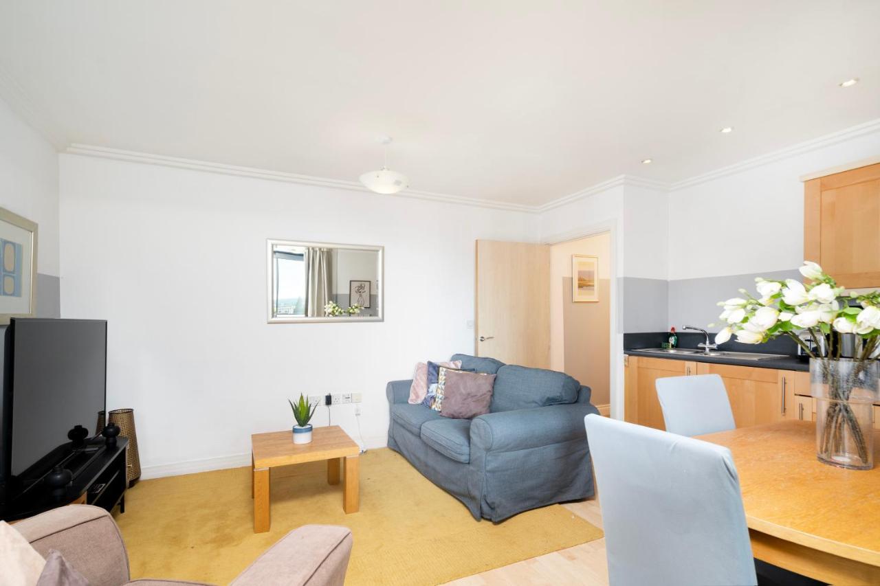 Cosy Flat Right Opp Tube Station Apartment London Ngoại thất bức ảnh