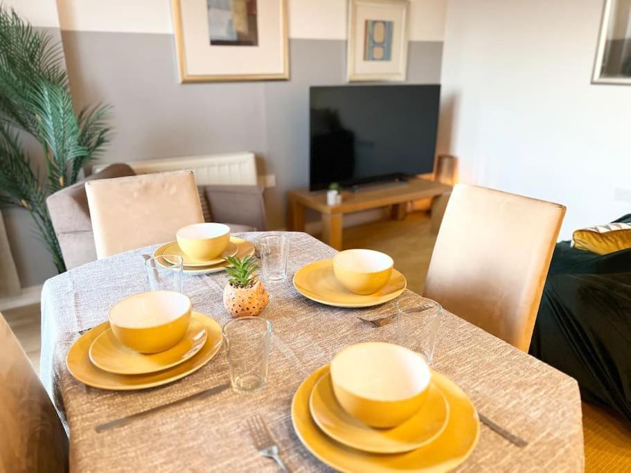 Cosy Flat Right Opp Tube Station Apartment London Ngoại thất bức ảnh