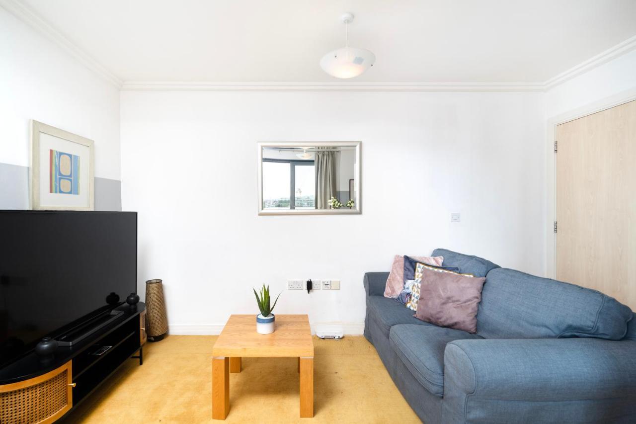 Cosy Flat Right Opp Tube Station Apartment London Ngoại thất bức ảnh